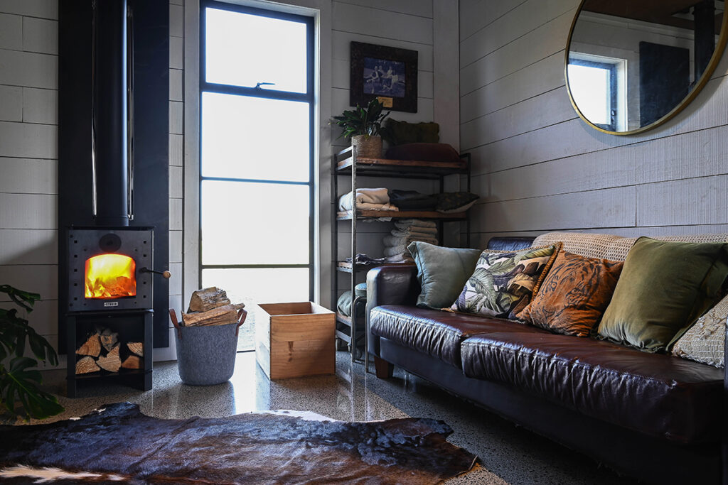 Warmington Studio Fireplace Black (CA)
